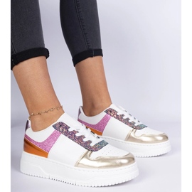 Baskets féminines multicolores sur une semelle épaisse 1