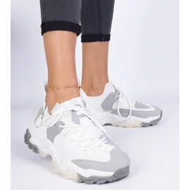 Baskets blanches pour femmes avec une tige de chaussette 1 Baskets blanches pour femmes avec une tige de chaussette 1