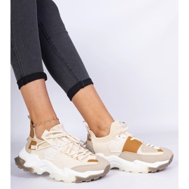 Baskets féminines beiges avec une tige de chaussette 1