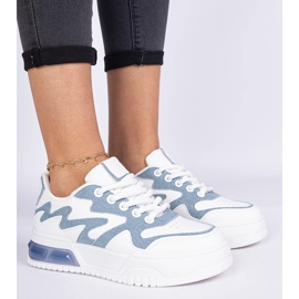 Baskets des femmes bleues avec un accessoire en jean blanche 4