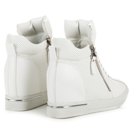 Des baskettes blanches 1