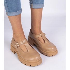 Chaussures brunes sur la plate-forme écologique 2 Chaussures brunes sur la plate-forme écologique 2