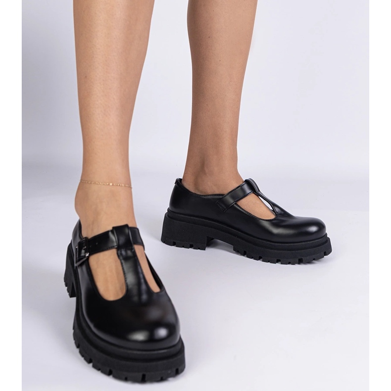 Chaussures noires sur la plate-forme écologique 1