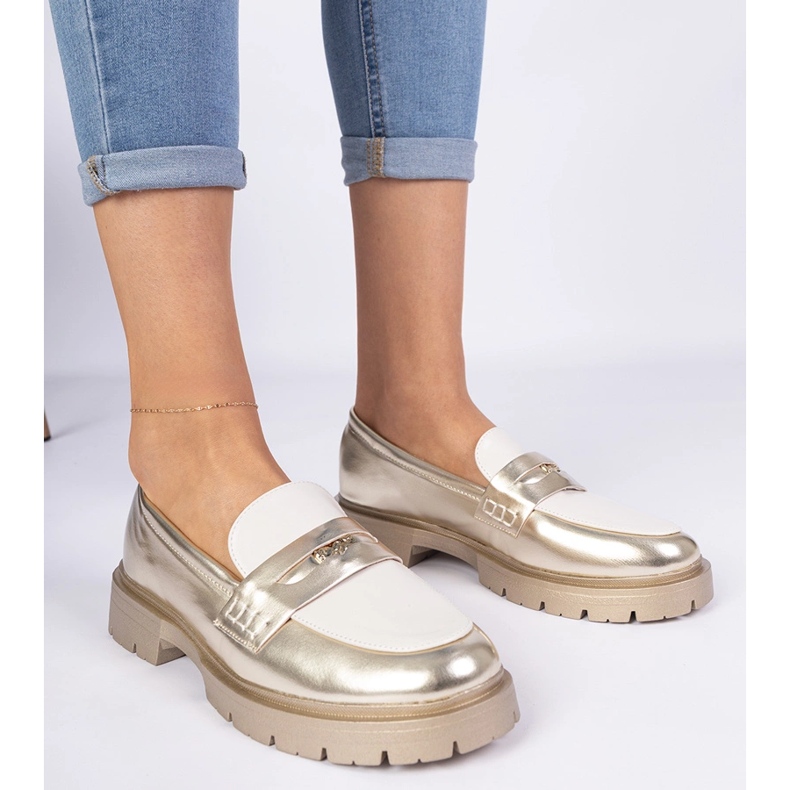Mocassins pour femmes dorés avec un insert blanc blanche 1