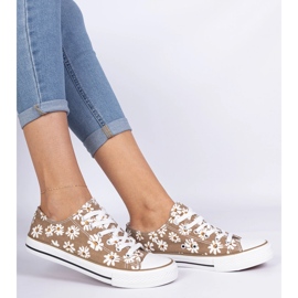 Tissus des femmes brunes avec des fleurs 1