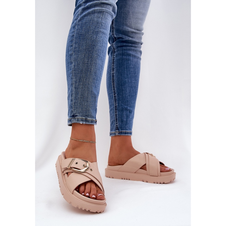 Pantoufles sur la plate-forme avec une boucle beige 2