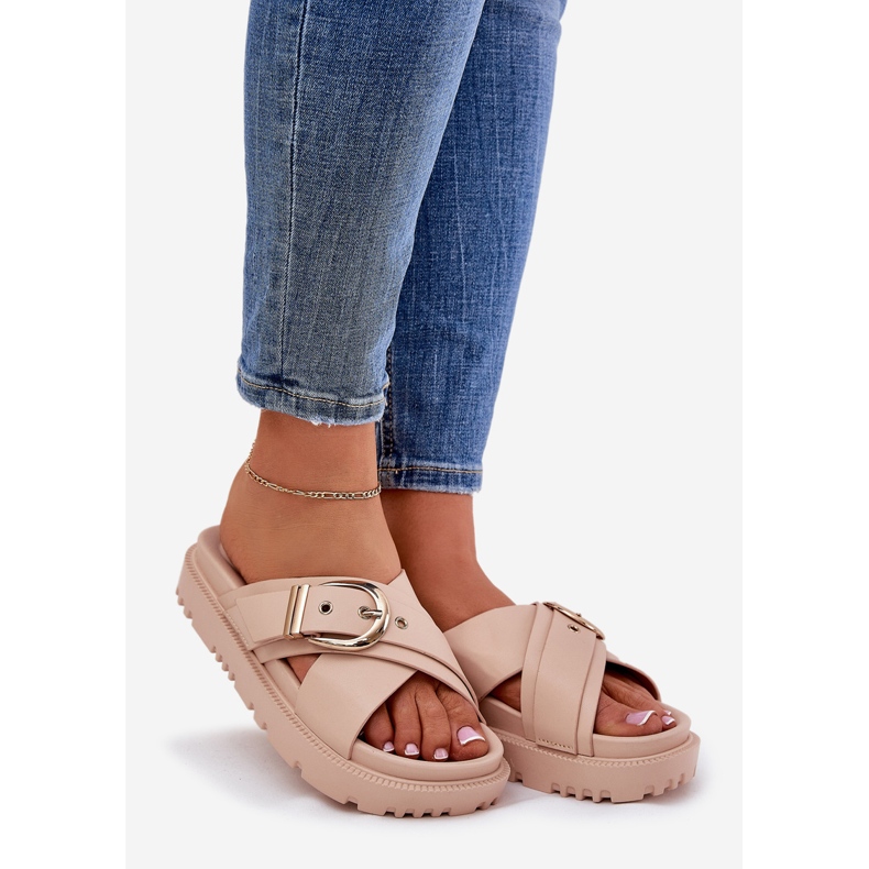 Pantoufles sur la plate-forme avec une boucle beige 1