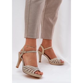 Sandales sur une épingle avec décoration et paillettes D&amp;A MR1038-33 or doré 2