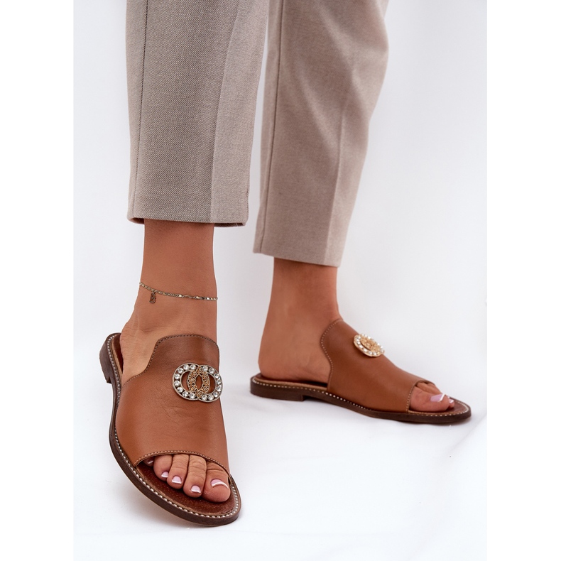Les tongs pour femmes en cuir élégant avec décoration Zazoo 3008 Camel brun 2