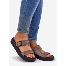 Les tongs en daim féminins sur la plate-forme brune Zazoo 3024 1