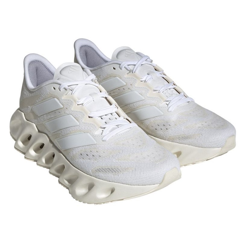 Chaussures Adidas Switch FWD ID1789 blanche 1