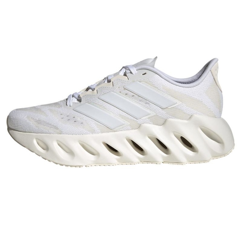 Chaussures Adidas Switch FWD ID1789 blanche 3