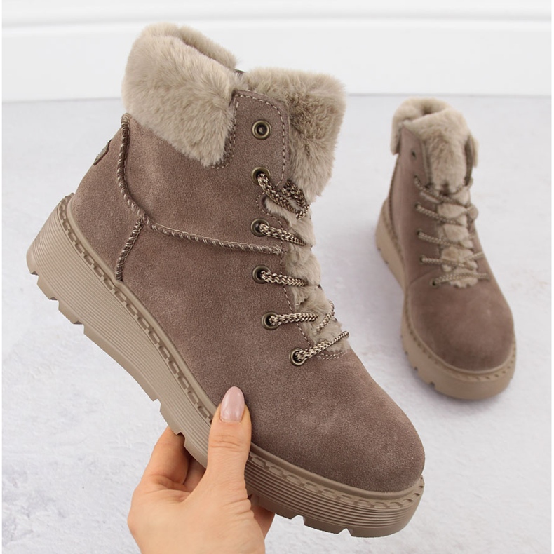 Bottes en cuir pour femmes avec fourrure sur la plateforme marron Rieker 70402-24 beige 1