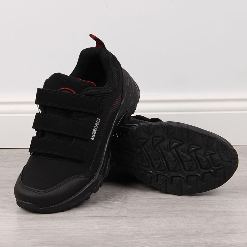 Chaussures de trekking avec fermeture scratch imperméables noires et rouges American Club le noir 1