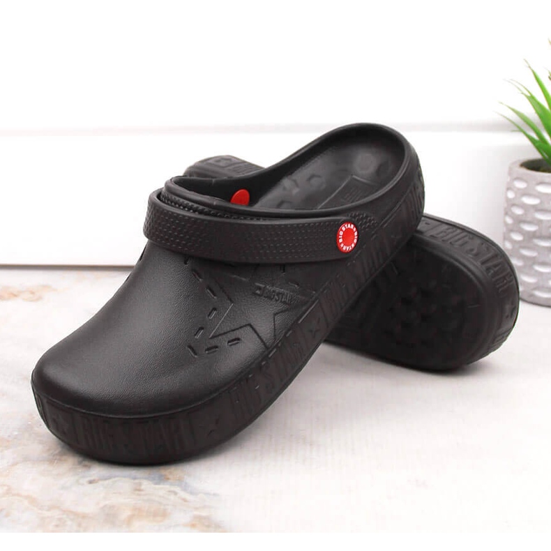 Chaussons en mousse noire Big Star II275001 kroks noirs 1