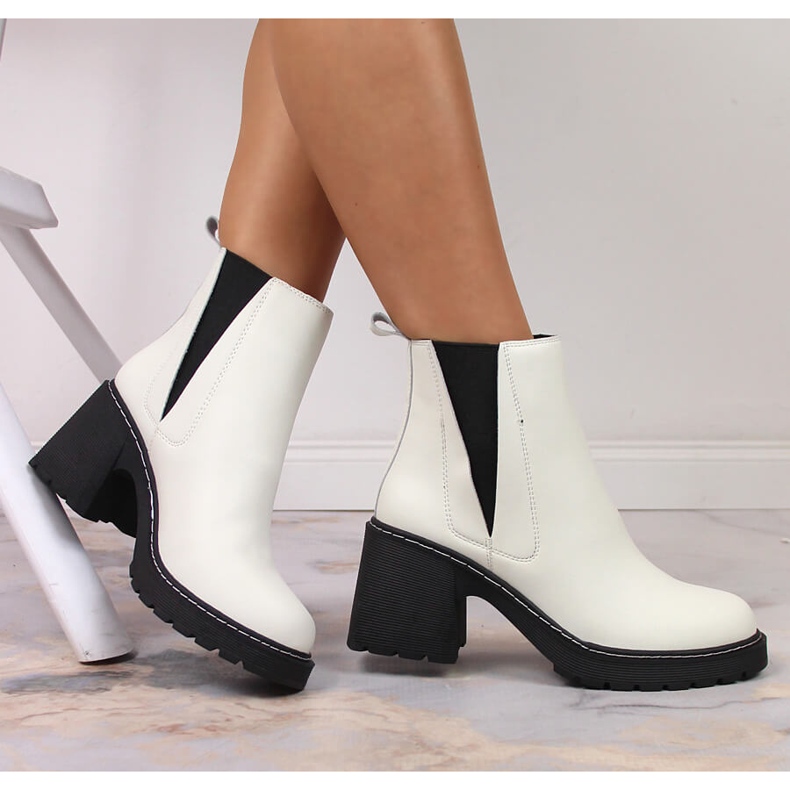 Bottes Chelsea en cuir pour femmes sur le poteau, un slip-on, blanc chaud Artiker 2
