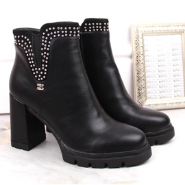 Bottines femme à talons hauts avec rivets noirs isolés, Filippo DBT4838 le noir 3