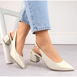 Sandales élégantes à bout rond et perles pour femmes Sergio Leone SK175 beige 2