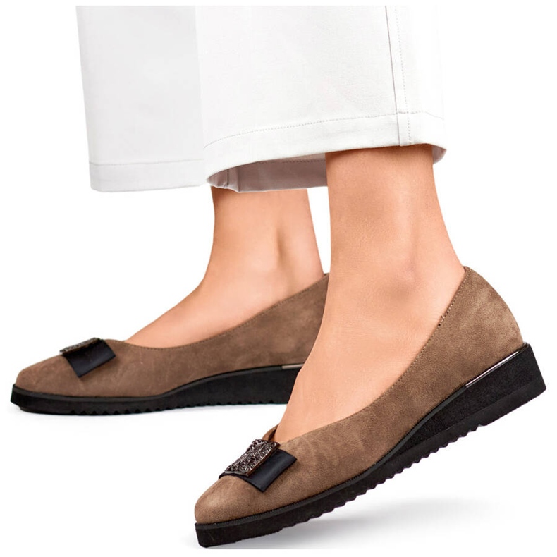 Chaussures compensées pour femmes en daim avec décoration taupe GD-FL766T beige 1