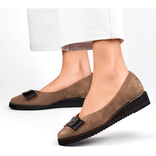 Chaussures compensées pour femmes en daim avec décoration taupe GD-FL766T beige 2