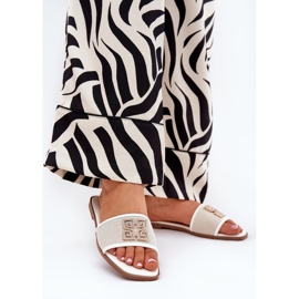 Boto Les tongs élégants pour femmes avec une décoration à thèses plates blanche 2