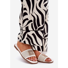 Boto Les tongs élégants pour femmes avec une décoration à thèses plates blanche 1