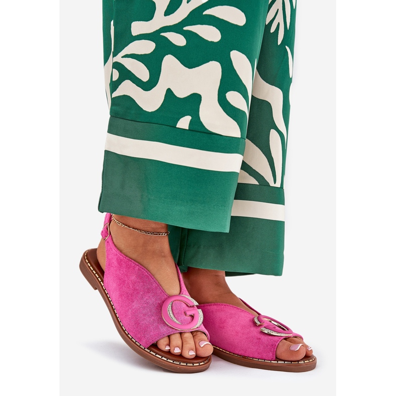 Sandales plates avec une décoration rose 1 Sandales plates avec une décoration rose 1