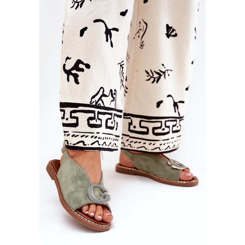 Sandales plates avec un ornement vert 2