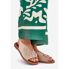 Sandales pour femmes plates avec une décoration beige 1