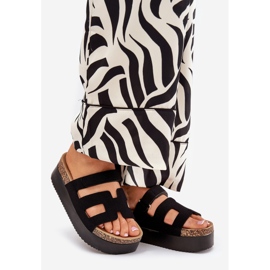 Pantoufles sur une plate-forme massive noire 1