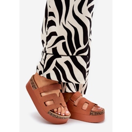 Pantoufles sur la plate-forme de chameau massive brun 1 Pantoufles sur la plate-forme de chameau massive brun 1