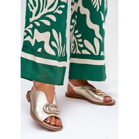 Sandales en cuir à tarif plates avec la décoration de Laura Messi 2865 Zlotys d'or 2