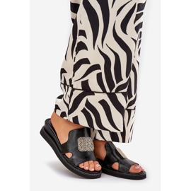 Jezzi Les tongs pour femmes sur un coin en cuir anchoïque avec décoration noire 1