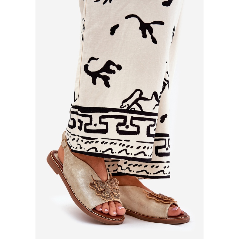 Jezzi Sandales féminines à thèmes plates avec ornement doré d'or 1