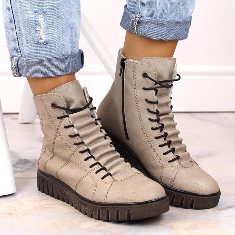 Bottes isolées beiges confortables pour femmes Rieker Y3420-60 1 Bottes isolées beiges confortables pour femmes Rieker Y3420-60 1