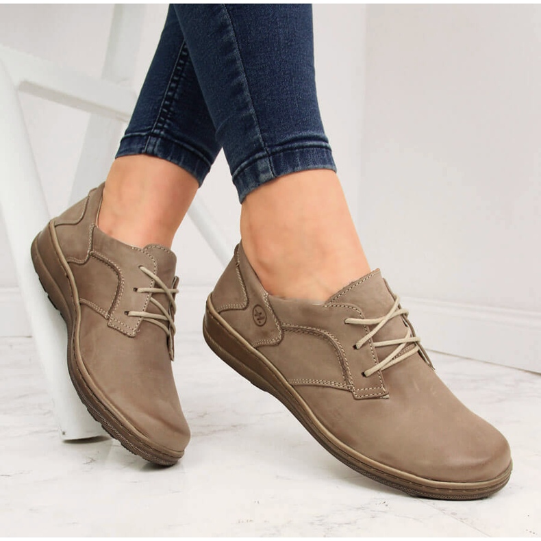 Chaussures pour femmes confortables en cuir beige Helios 715 1