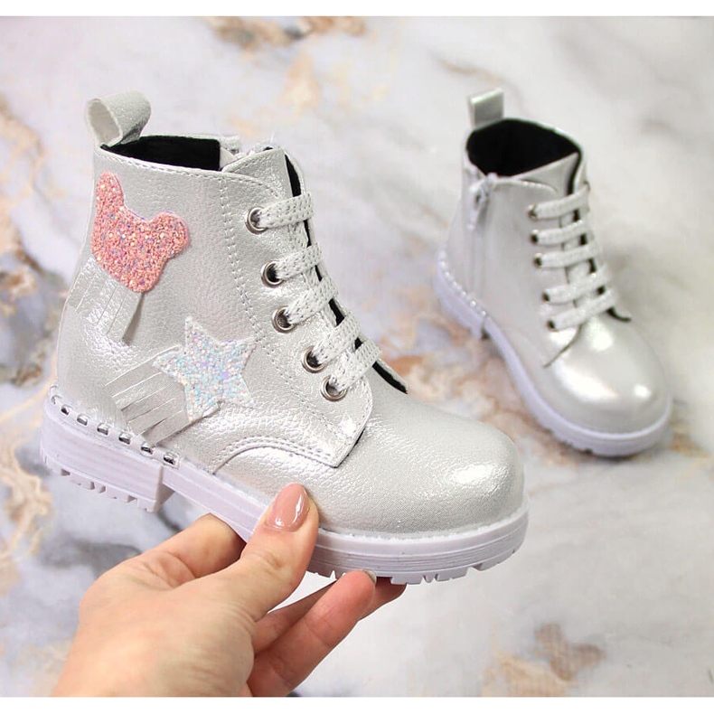 Bottines fille Potocki argentées isolées argent brillant 2