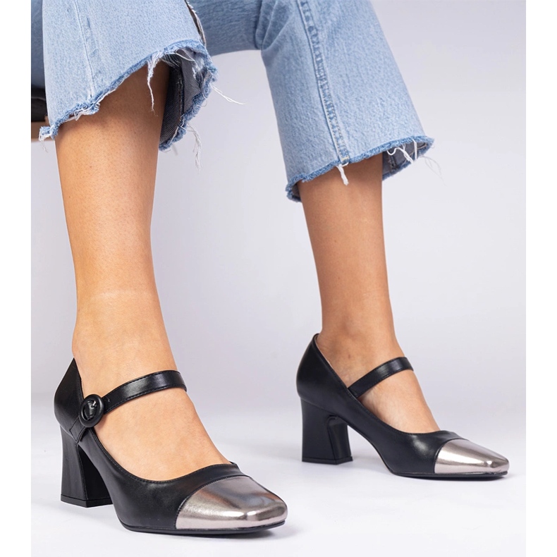 Pompes pour femmes noires avec un orteil en argent le noir 1