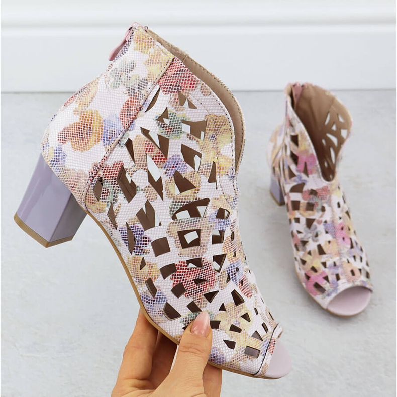 Bottes ouvertes ouvertes des femmes avec des fleurs M. Daszyński MR1954-15 rose 1