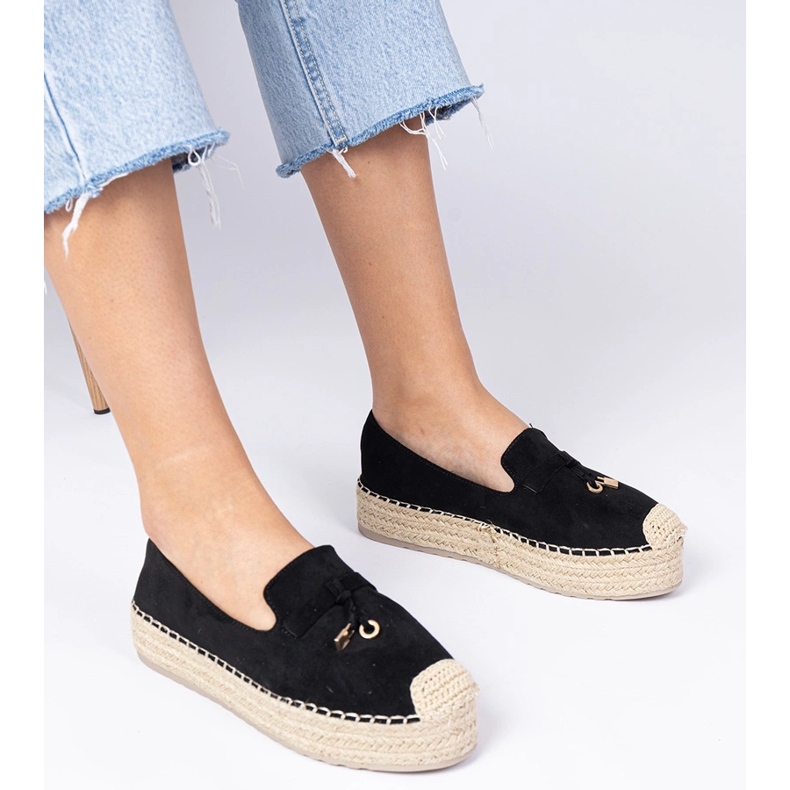 Espadrilles noires sur une semelle épaisse 1