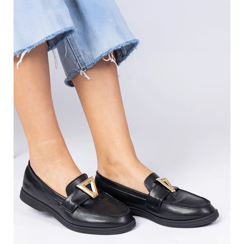 Mocassins de femmes noires avec une décoration élégante 1