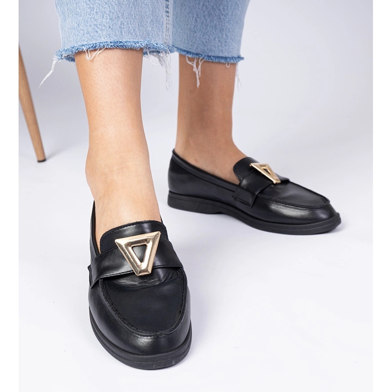 Mocassins de femmes noires avec une décoration élégante le noir 2 Mocassins de femmes noires avec une décoration élégante le noir 2
