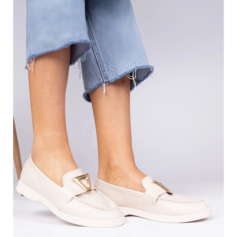 Locons pour femmes beige avec une décoration élégante 1