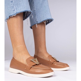 Mocassins de femmes brunes avec une décoration élégante 1