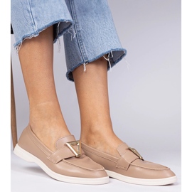 Mocassins de femmes beige sombres avec une décoration élégante 2