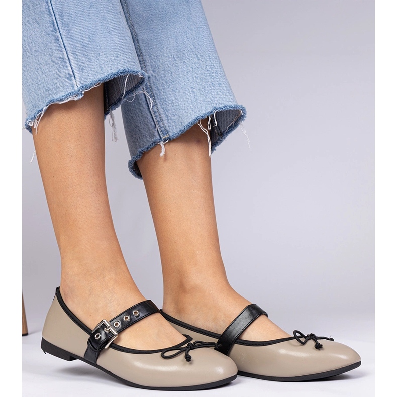 Ballerines féminines beige noires avec un arc 2