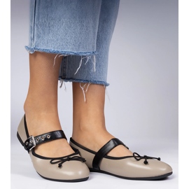 Ballerines féminines beige noires avec un arc 4
