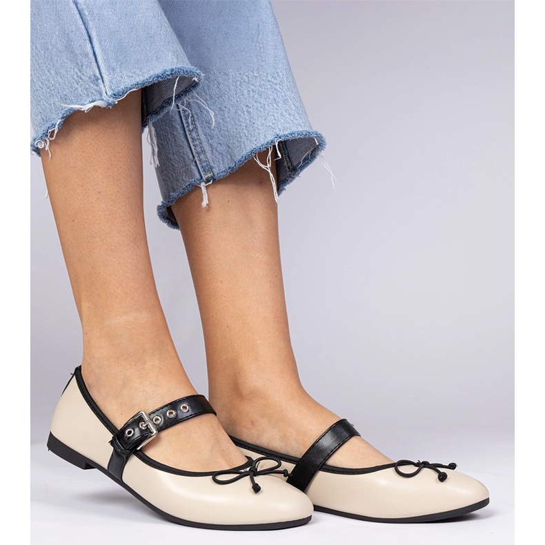 Ballerines féminines beige avec un arc 2
