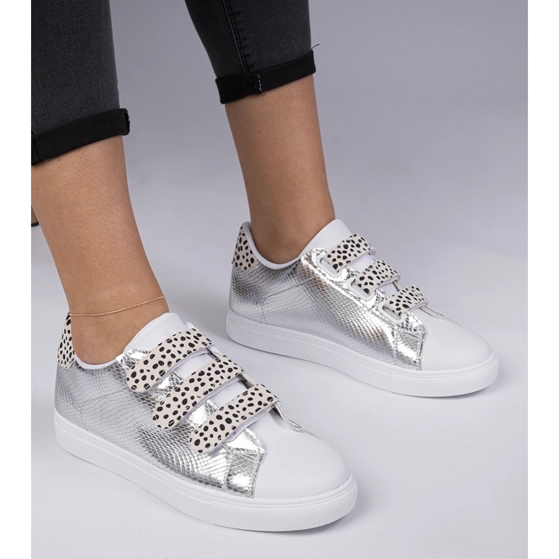 Baskets en argent avec finition velcro animale 1 Baskets en argent avec finition velcro animale 1