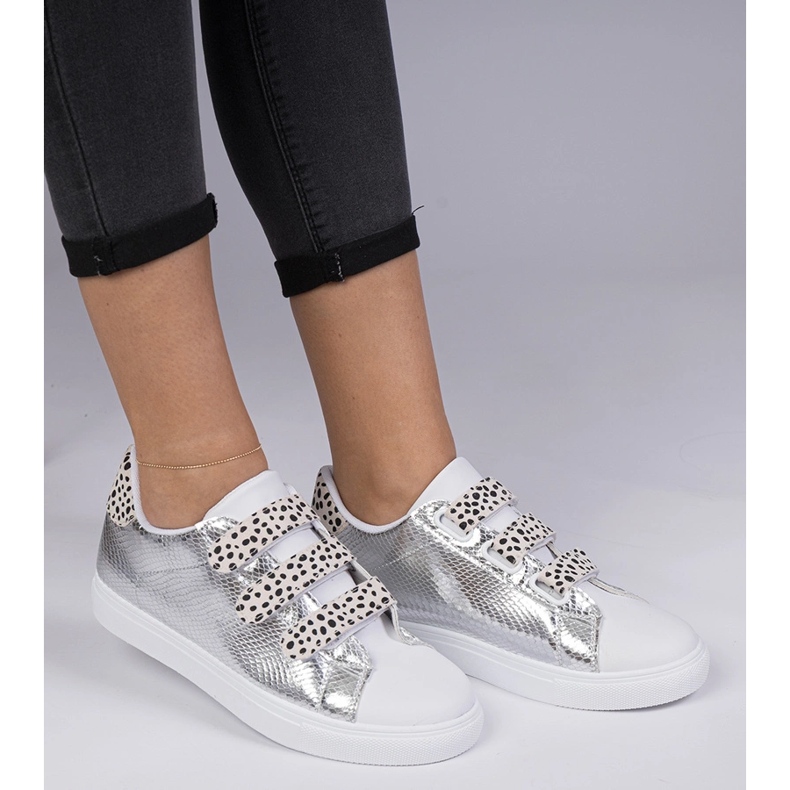 Baskets en argent avec finition velcro animale 2